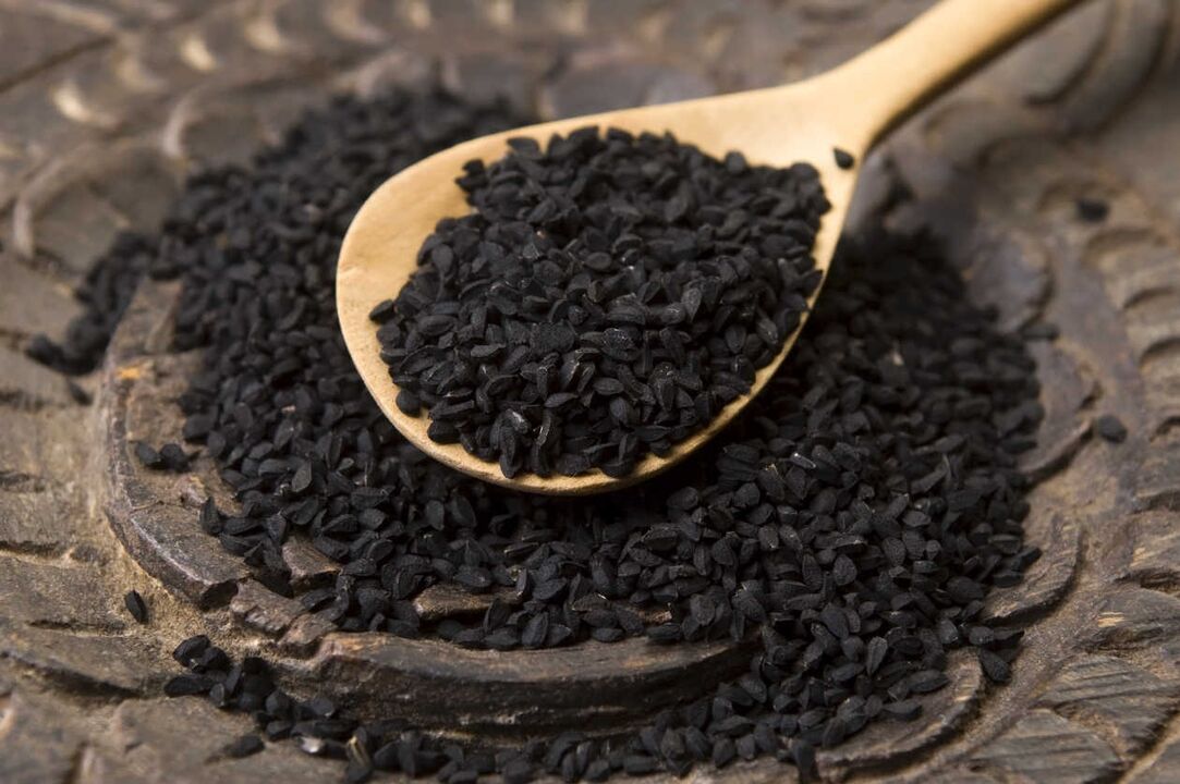 Aby ste zničili parazity, musíte na prázdny žalúdok zjesť lyžicu semien čiernej rasce. 